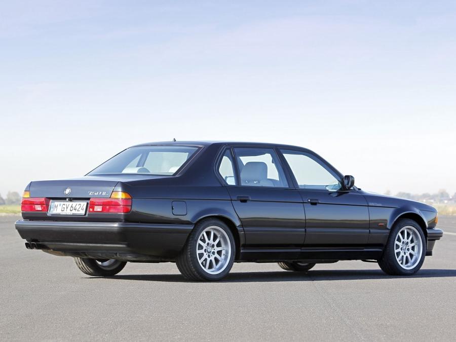  BMW 750iL 1987 года  (фото 8 из 18)